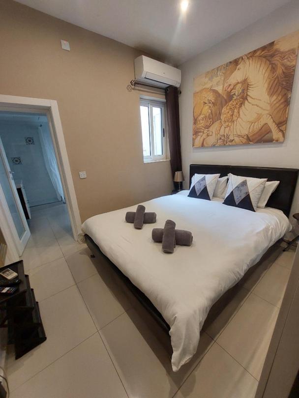 Central & Cozy - 1 Bedroom Apartment Valletta Dış mekan fotoğraf